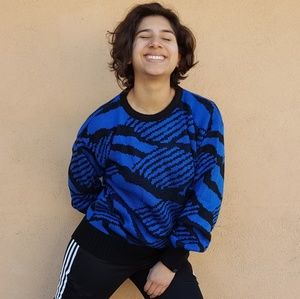 🔵⚫VINTAGE BLACK AND BLUE SWEATER🔵⚫